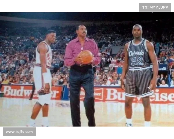 揭开张伯伦踢球位置之谜全面解析他在球场中的真正角色